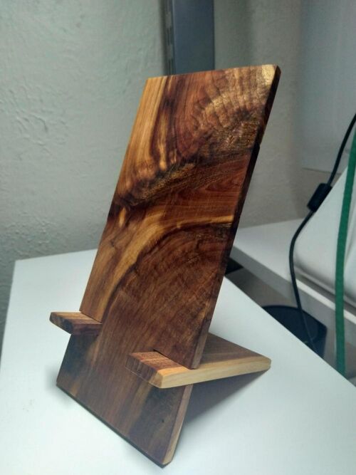 Phonestand.jpg